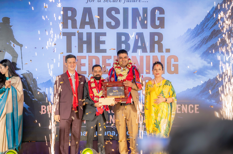 नेशनल लाईफको “रेजिङ द बार, रिडिफाइनिङ सक्सेस” व्यवसाय विस्तारसंगै उत्कृष्ट शाखा र कर्मचारी सम्मानित